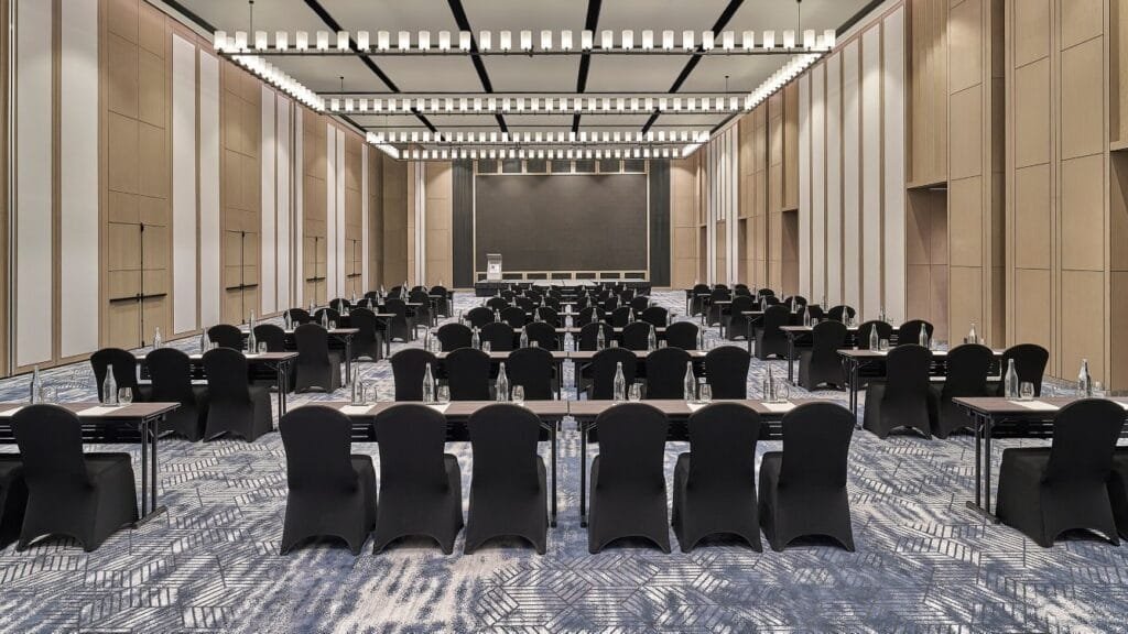 er-pener-ballroom-classroom-33510_Wide-Hor